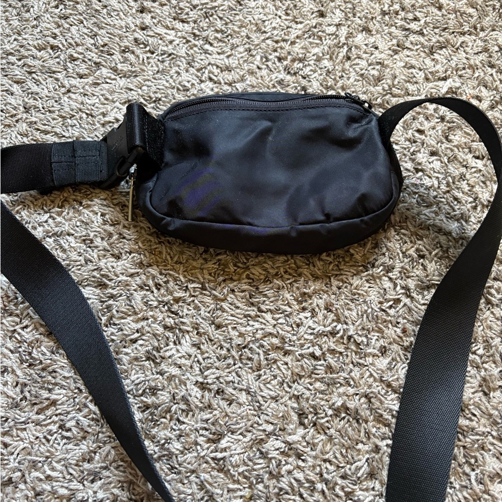 lululemon athletica Black Belt Bag Compact Design - Picture 4 of 4